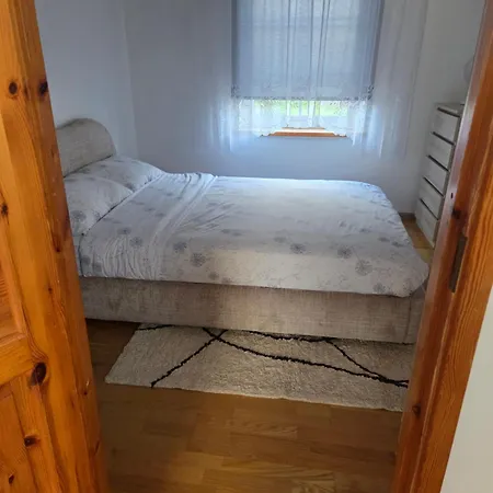 Kesklinn Ja Rand Jalutuskaeigu Kaugusel Parnu