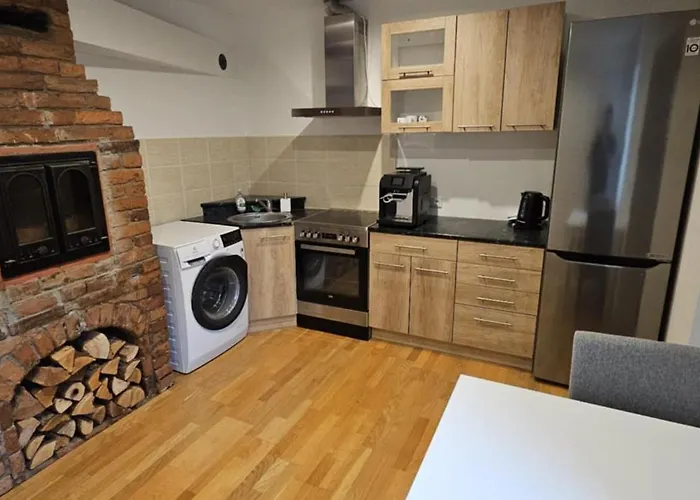 Kesklinn Ja Rand Jalutuskaeigu Kaugusel *