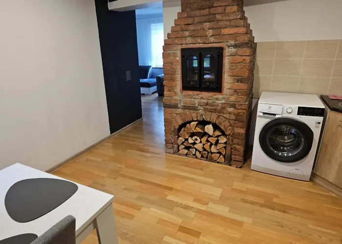 Kesklinn Ja Rand Jalutuskaeigu Kaugusel * Parnu