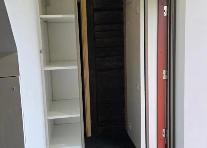 Kesklinn Ja Rand Jalutuskaeigu Kaugusel