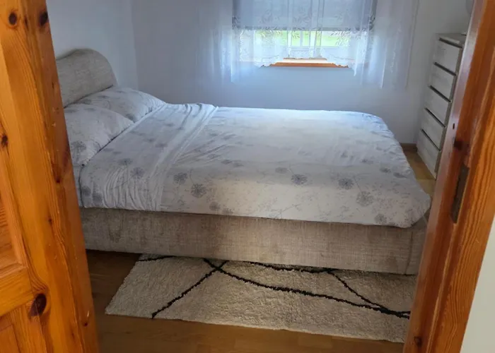 Kesklinn Ja Rand Jalutuskaeigu Kaugusel Parnu